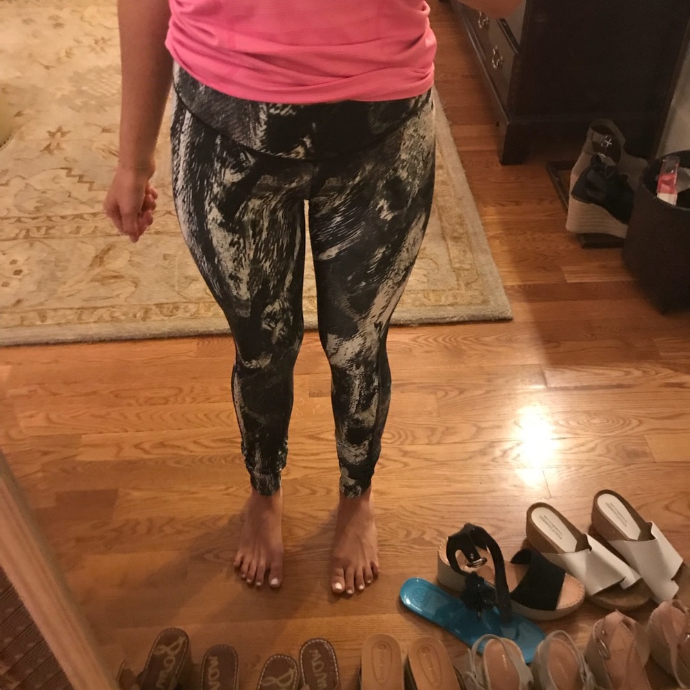 UA Workout Compression Leggings - Picture 2 of 4